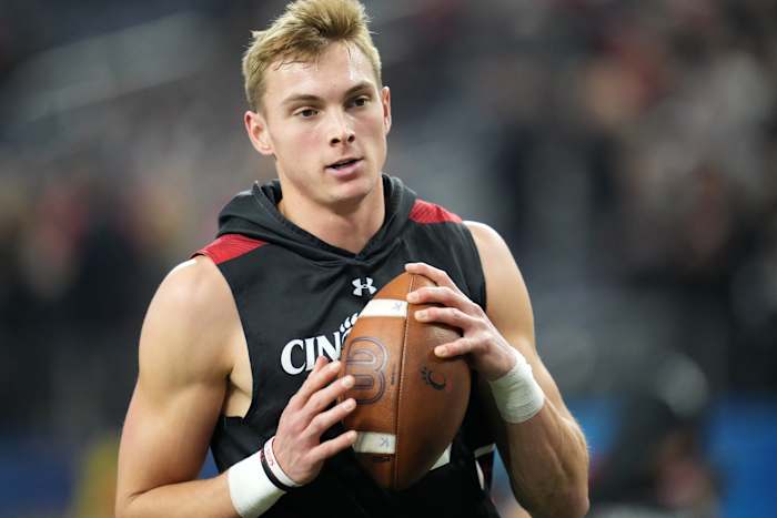 Cincinnati Bearcats wide receiver Alec Pierce (12) collects a pass during warm ups ahead in the of the College Football Playoff semifinal game against the Alabama Crimson Tide at the 86th Cotton Bowl Classic, Friday, Dec. 31, 2021, at AT&T Stadium in Arlington, Texas. Syndication The Enquirer